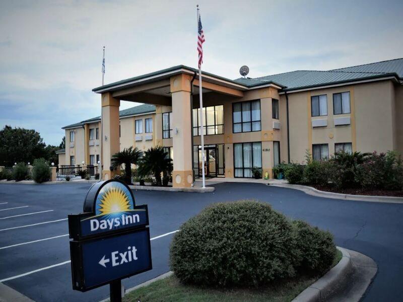 Days Inn By Wyndham Montgomery Luaran gambar