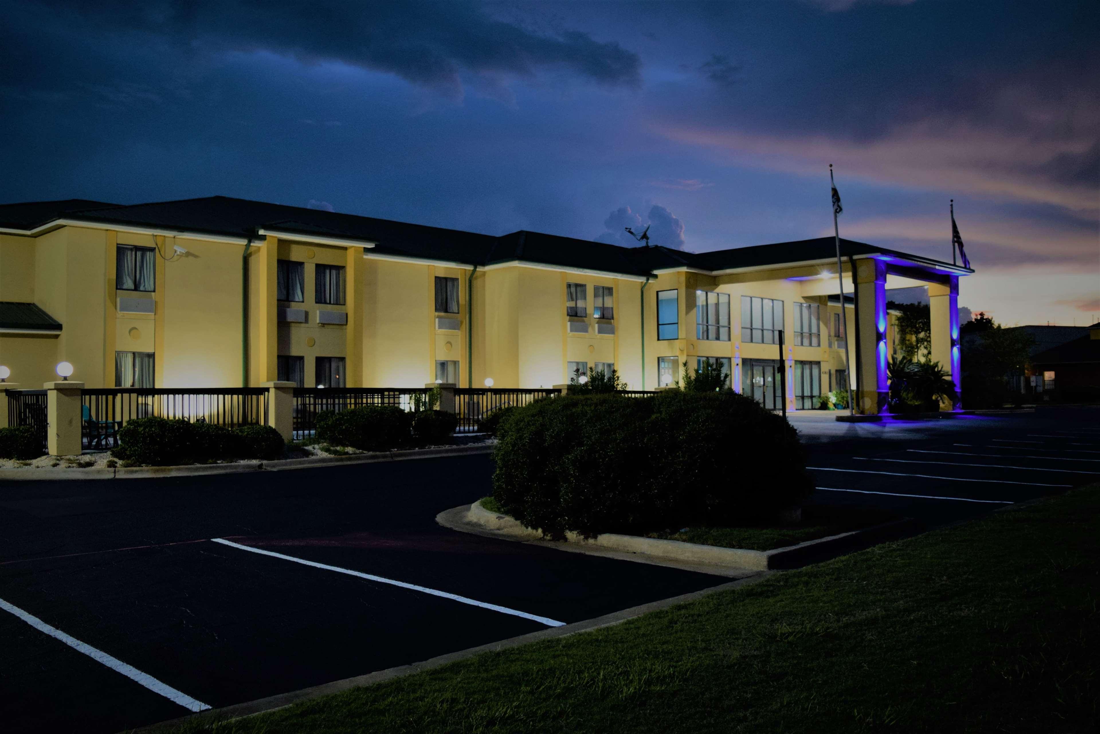 Days Inn By Wyndham Montgomery Luaran gambar